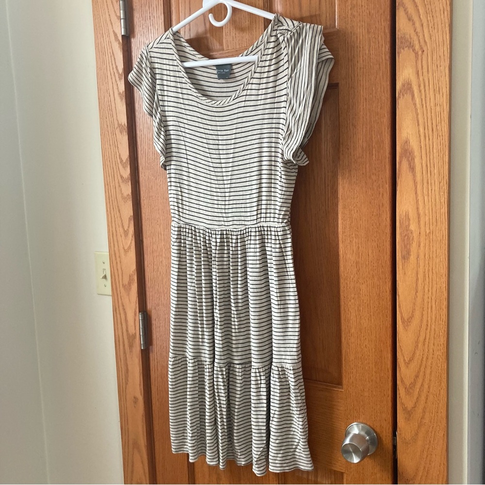 Olivia Rae striped beige sleeveless tiered ruffle dress M